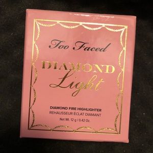 Too faced diamond light highlighter